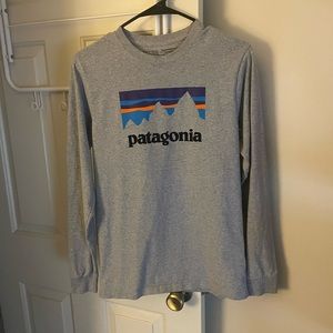 Patagonia Men’s size XS Gray L/S P-6 Logo Responsibili-tee